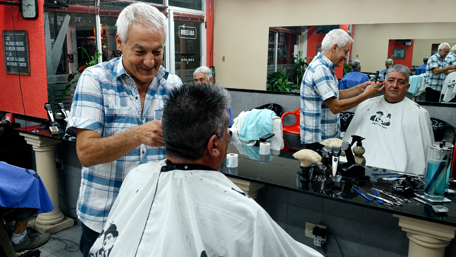 Maro, fundador y barbero especialista en cortes clásicos